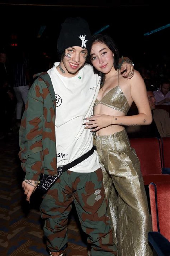 Noah Cyrus & Machine Gun Kelly Spark Dating Rumors After 2020 Grammys – Hollywood Life