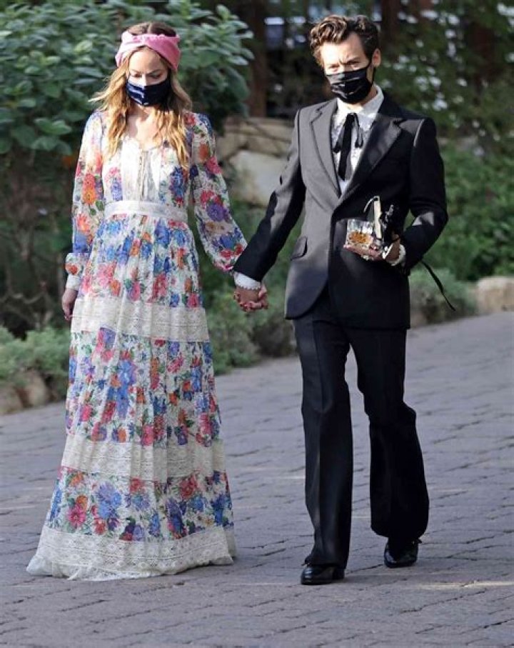 Olivia Wilde & Harry Styles Have Been Turning His Tour Into A Vacation – Hollywood Life