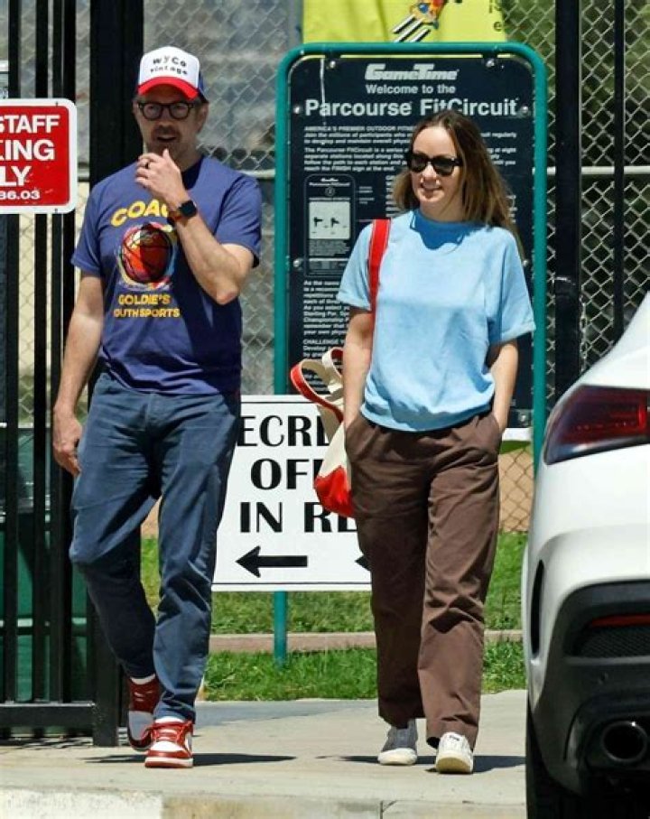 Olivia Wilde Reunites With Ex Jason Sudeikis After Hand-Holding Wedding Date With Harry Styles – Pics