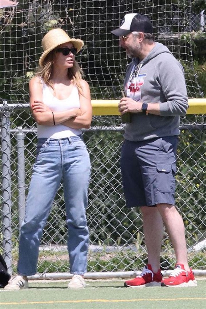 Olivia Wilde & Jason Sudeikis Reunite At Son’s Soccer Game: Photos – Hollywood Life