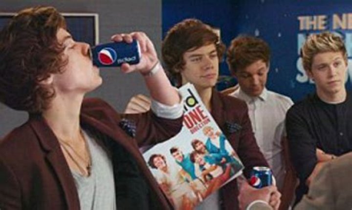 Watch Niall Horan Serenade A Dummy – Hollywood Life