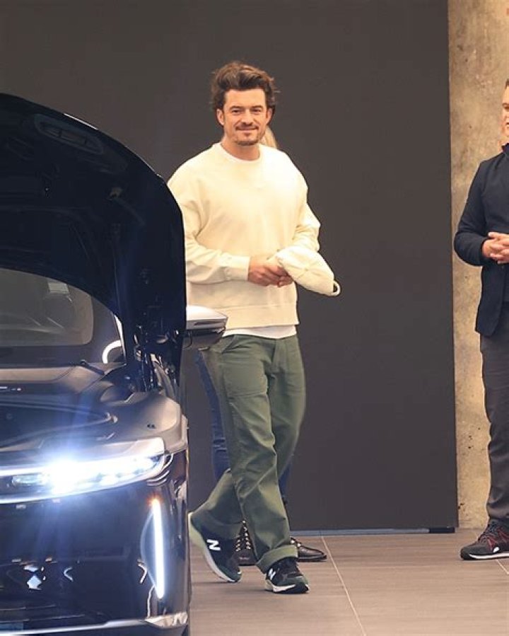Orlando Bloom Picks Up Impressive Custom Lucid Air Car — Pic – Hollywood Life