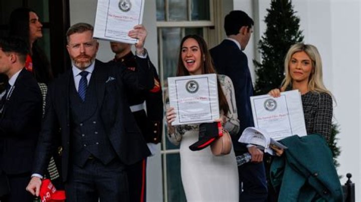 He ‘Never Met Her’, Ex Claims – Hollywood Life