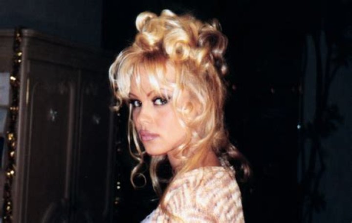 Pamela Anderson Performs Solo Sex Act In Raunchy Anti-Valentine’s Day Video — Watch