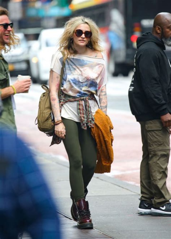 Paris Jackson Rolls Luggage Through NYC After Dropping New Song – Hollywood Life