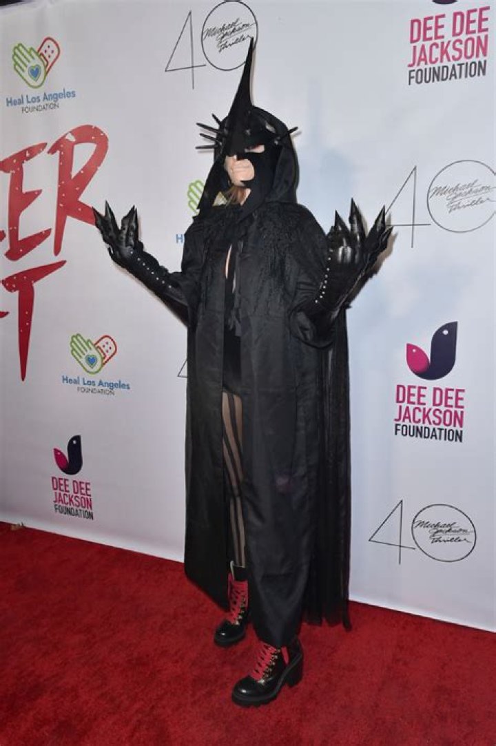 Paris, Prince & Blanket Jackson Host ‘Thriller’ Party For Halloween – Hollywood Life