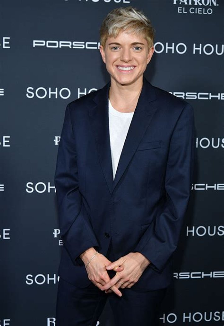 Parvati Shallow Confirms Relationship With Comedian Mae Martin – Hollywood Life