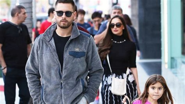 Penelope Disick, 7, Proves She’s Already A Fashionista In $1,300 Gucci Coat & Sunglasses — Pic