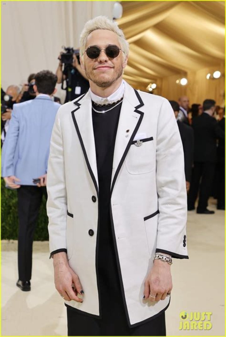 Pete Davidson’s Met Gala 2021 Outfit: Photo – Hollywood Life