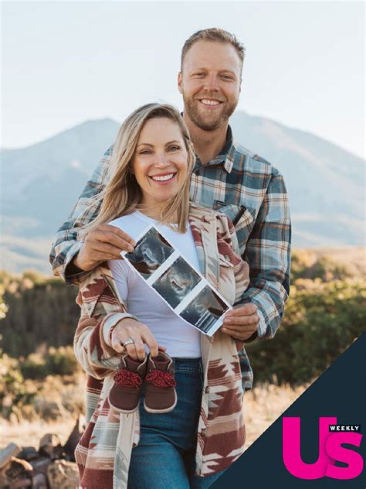 Sweet Pregnancy Post – Hollywood Life