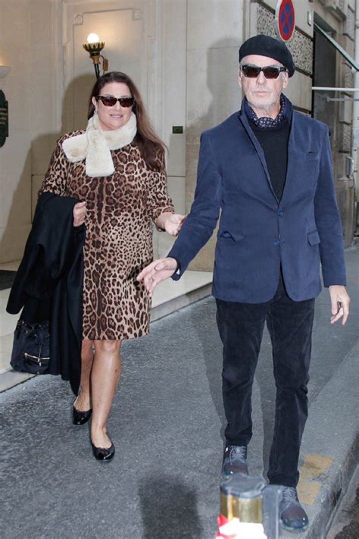 Pierce Brosnan In Beret With Wife On Paris Date: Photos – Hollywood Life