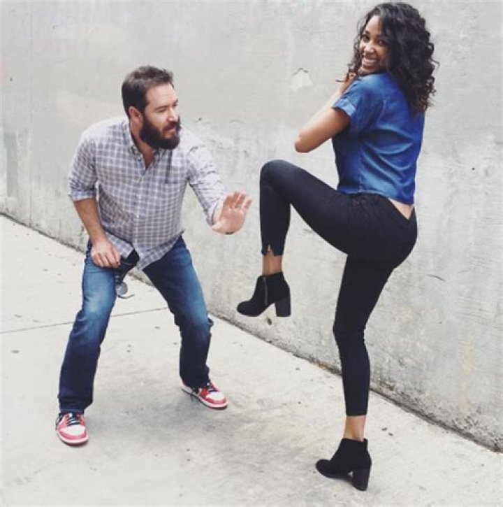 Mike & Ginny’s Relationship Romantic? Mark-Paul Gosselaar Says… – Hollywood Life