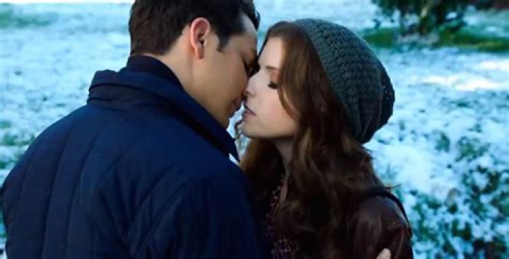 Beca & Jesse Make Out In New Trailer – Hollywood Life