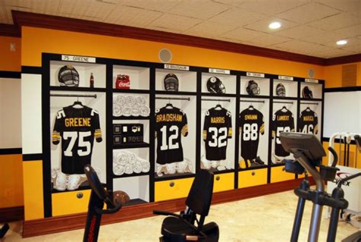 Pittsburgh Steelers Locker Room Shaken By Stormy Daniels’ Accusations – Hollywood Life