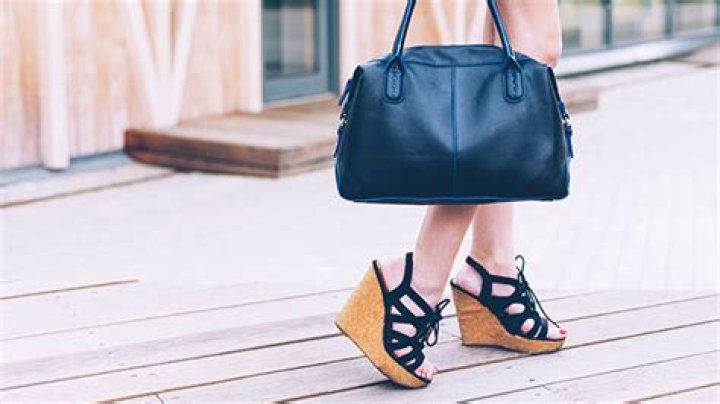 Fashion Icons Say This Sandal Is The Shoe Of The Summer