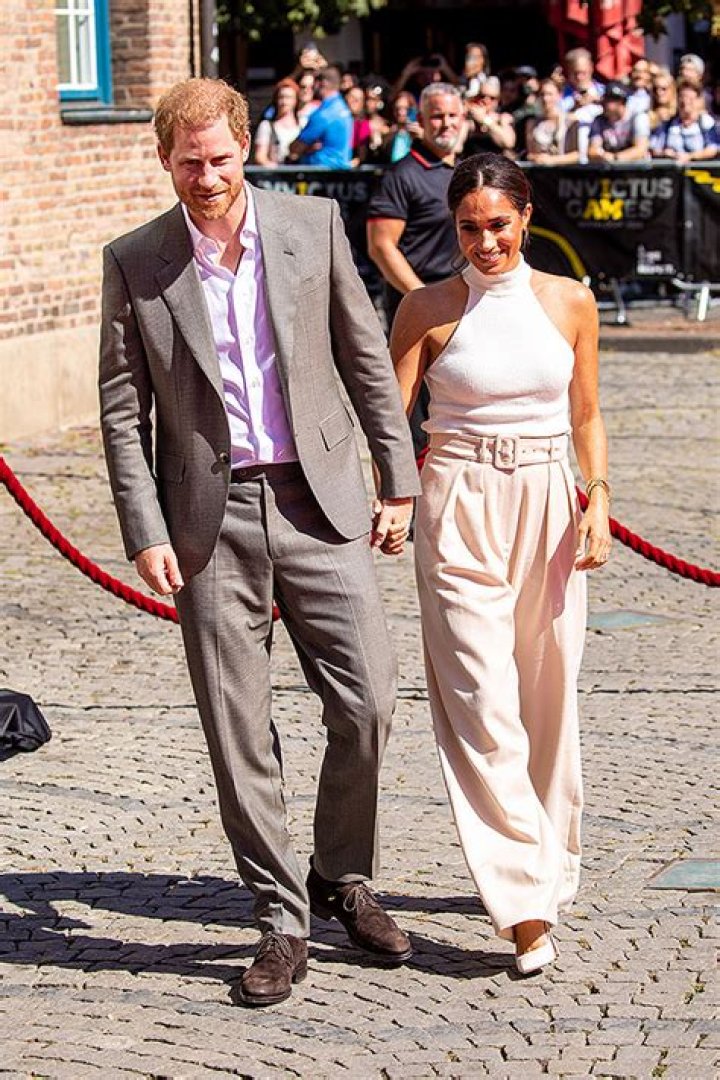 Prince Harry & Meghan Markle Are Seen Holding Hands In Santa Barbara – Hollywood Life