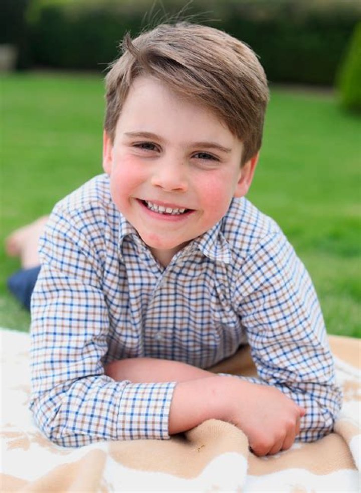 Prince Louis Looks So Grown Up At The Beach In New 4th Birthday Photos