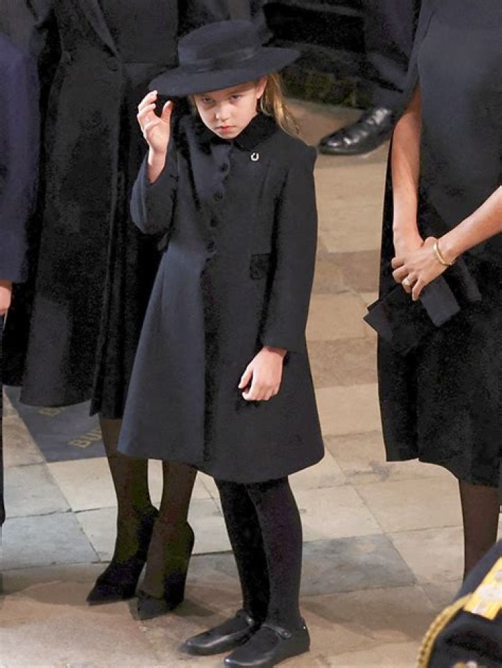 Princess Charlotte’s Brooch At Queen Elizabeth Funeral Is A Tribute – Hollywood Life