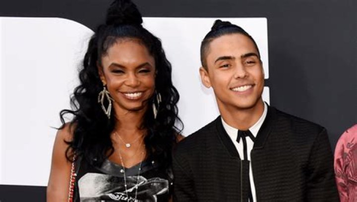 ‘I Am Broken’ – Hollywood Life