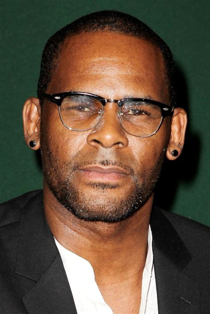 R. Kelly – Hollywood Life