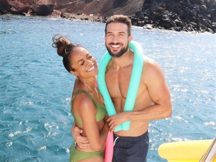 Rachel Lindsay Wears Green Bikini & Kisses Bryan Abasolo On Honeymoon – Hollywood Life