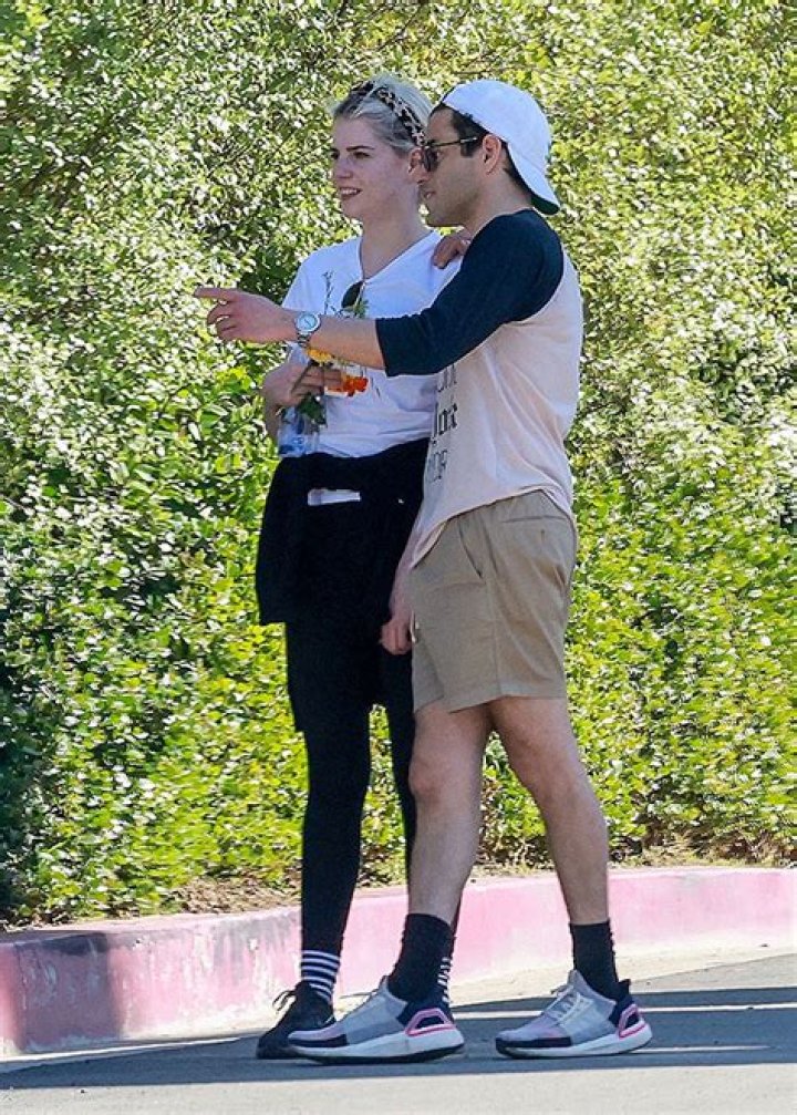 Rami Malek & GF Lucy Boynton Run Errands In Rare Outing – Hollywood Life
