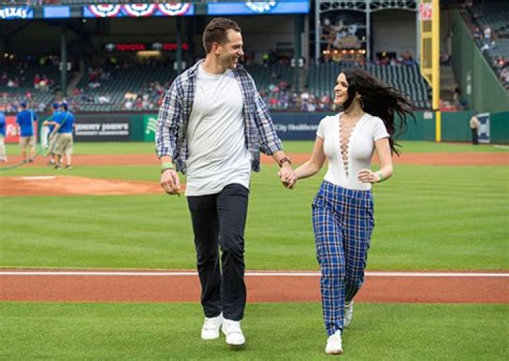 Expecting Baby No. 2 With Adam Gottschalk – Hollywood Life