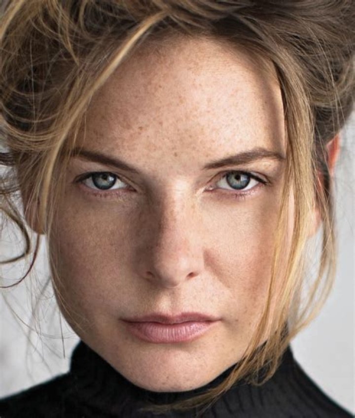 The ‘Friday’ Singer’s Sexiest Outfits – Hollywood Life