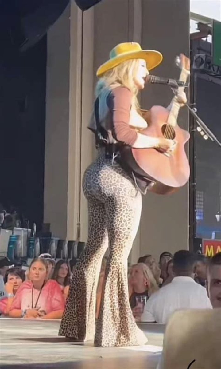 Rebel Wilson Poses In Sexy Bathtub During Vacation In Turkey: Pic – Hollywood Life