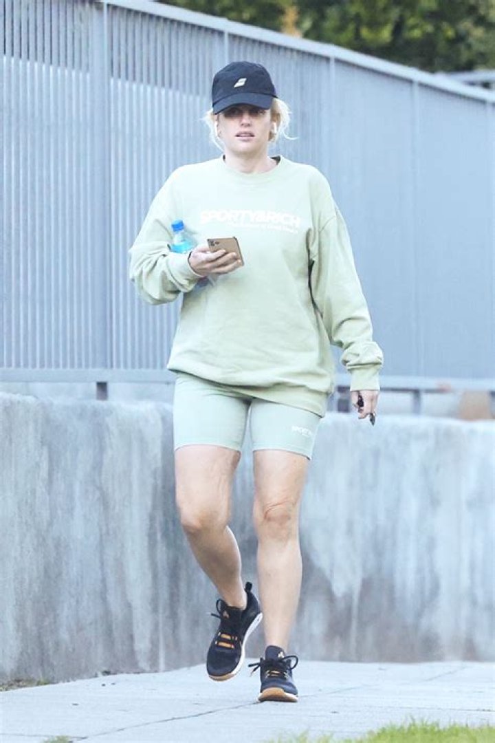 Rebel Wilson’s Green Biker Shorts & Sweatshirt – Outfit Photos – Hollywood Life