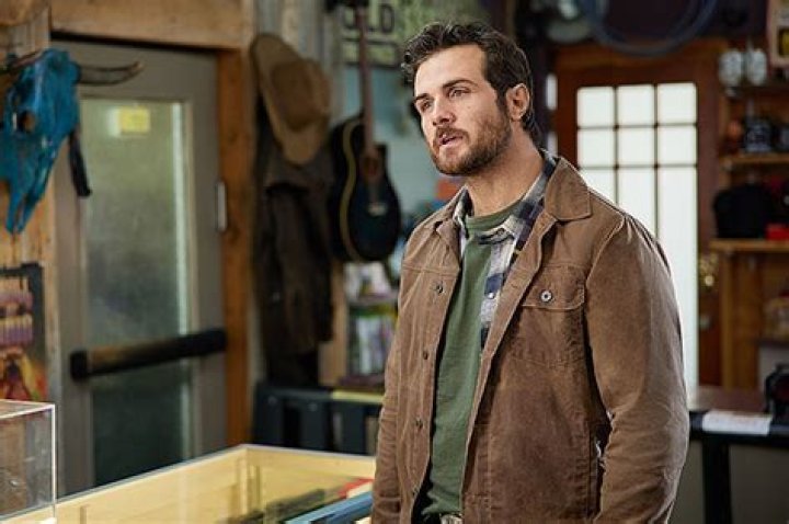 Cash & Tuff Talk About Austin (Exclusive) – Hollywood Life