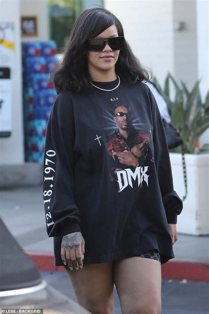 Rihanna Honors DMX With Oversized Sweatshirt While Running Errands – Hollywood Life