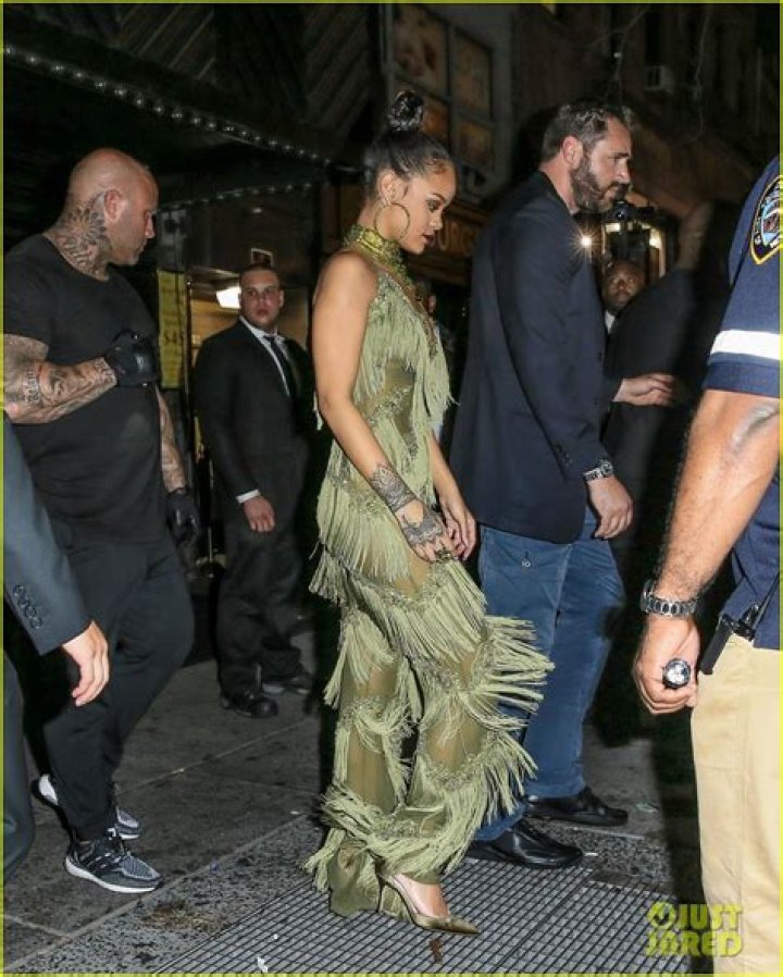 Rihanna Attends Drake’s Birthday Party After Their Falling Out – Hollywood Life