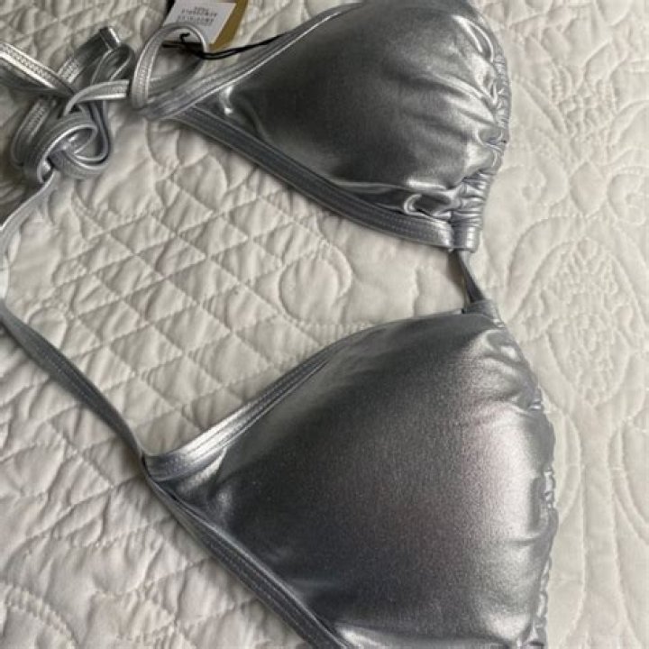 Rita Ora’s Silver String Bikini: Photos – Hollywood Life