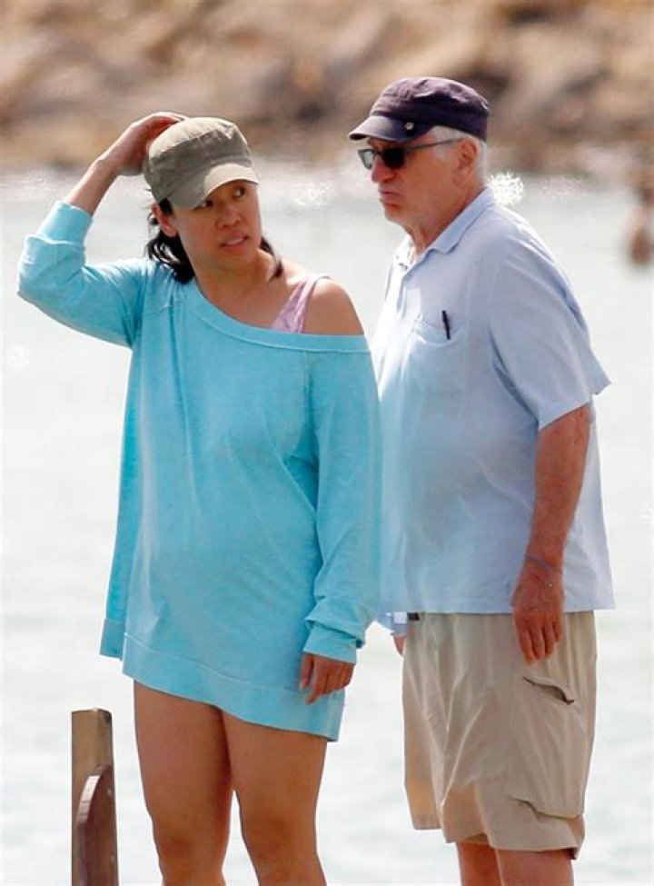 Robert De Niro’s Baby’s Face In First Photos With Tiffany Chen – Hollywood Life