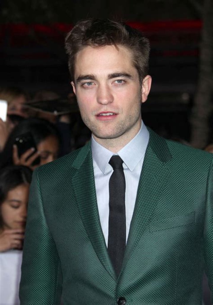 Robert Pattinson Disses One Direction In New Interview — Video
