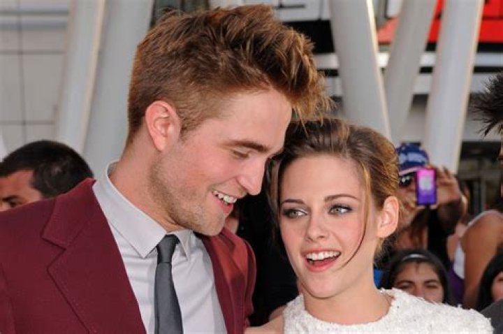 Robert Pattinson & Kristen Stewart's 8 Most Romantic Milestones — PICS
