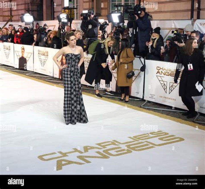 Robert Pattinson Proud Of Kristen Stewart For ‘Charlie’s Angels’ Role – Hollywood Life