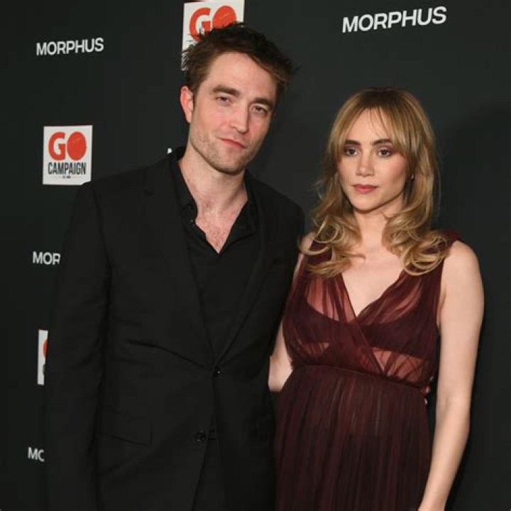 Robert Pattinson Makes Out With Suki Waterhouse In 1st Photos Since Testing Positive For COVID-19