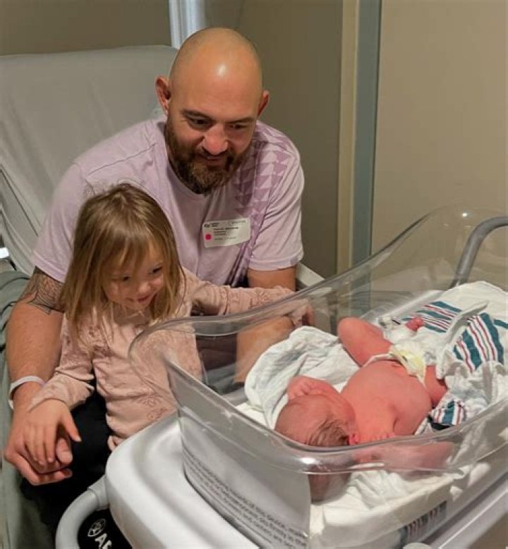 Pro Wrestler Welcomes 1st Child – Hollywood Life