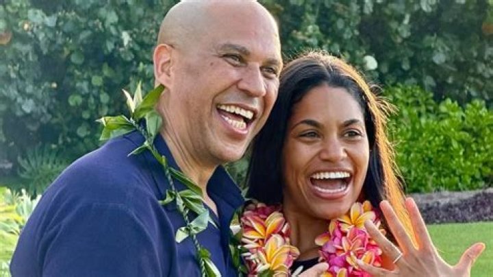 Rosario Dawson & Cory Booker Living Together In New Jersey: Update – Hollywood Life