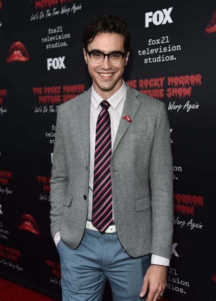 PICS of the Singer/Actor – Hollywood Life