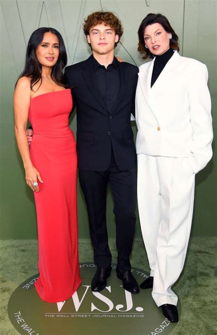 Salma Hayek’s Husband Fathered A Love Child With Linda Evangelista! – Hollywood Life