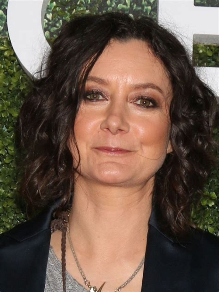 Sara Gilbert Celebrity Profile – Hollywood Life