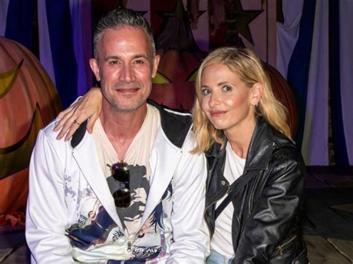 Sarah Michelle Gellar Calls Out Howard Stern For Doubting Her Marriage – Hollywood Life