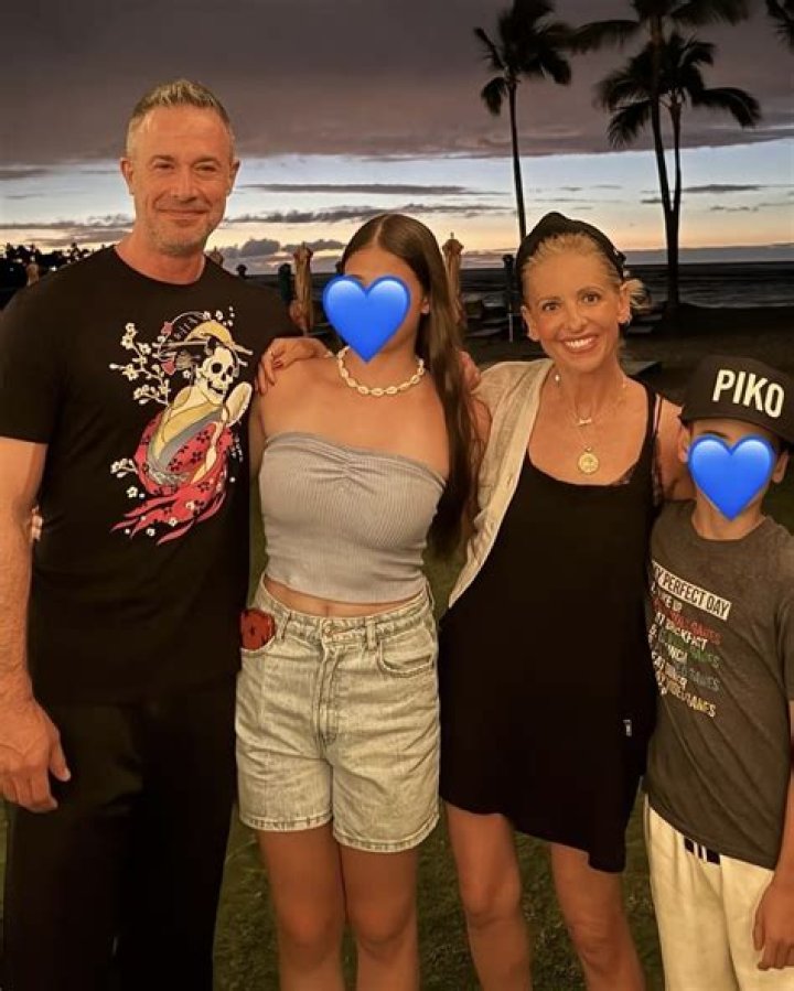 Sarah Michelle Gellar & Freddie Prinze Jr.’s Family Photos From Hawaii – Hollywood Life