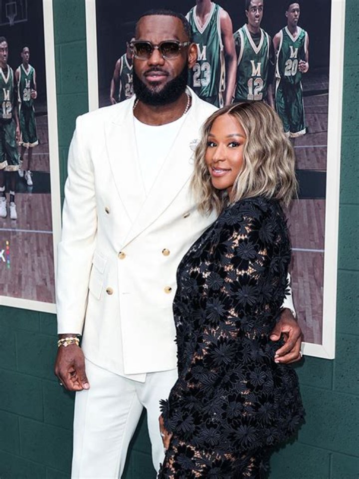 Savannah James’ ESPYs Dress As LeBron Announces He’s Not Retiring – Hollywood Life