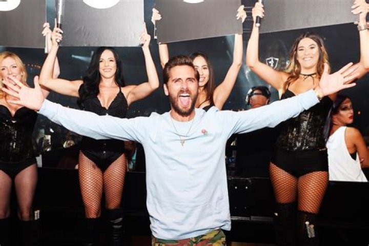 Scott Disick Flirts With Blonde & Leaves Club With ‘Several Girls’ — Over Kourtney?
