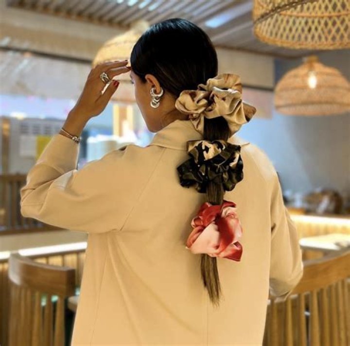 Celebrities Rocking The ’90s Hair Accessory – Hollywood Life