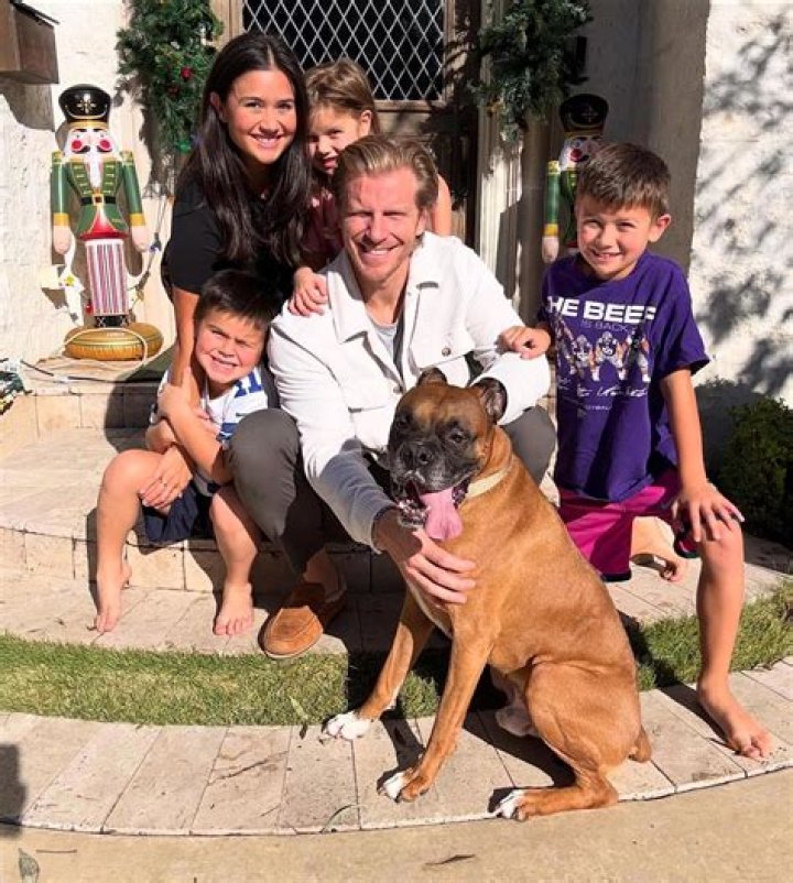Sean Lowe Gets Cozy With Catherine Giudici’s Family — Funny Pic